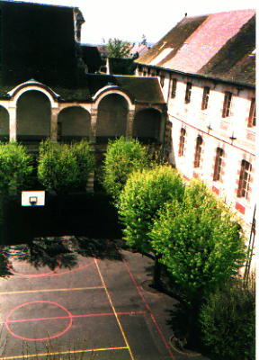 Cour centrale du Collge Mallarm (Mallarme College Sens)